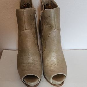 Miranda Lambert shoes
